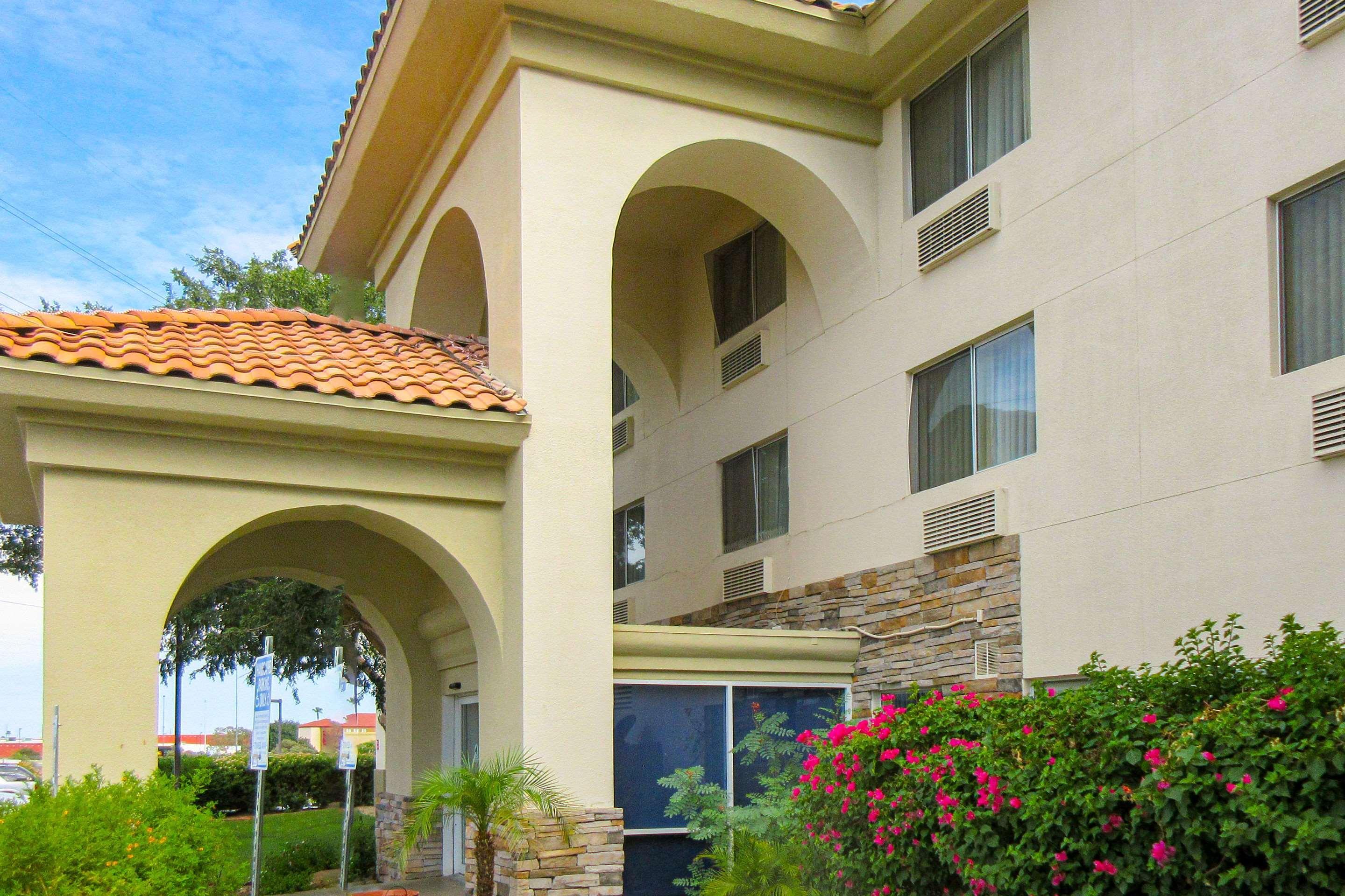 Comfort Inn & Suites Phoenix North - Deer Valley Exteriér fotografie