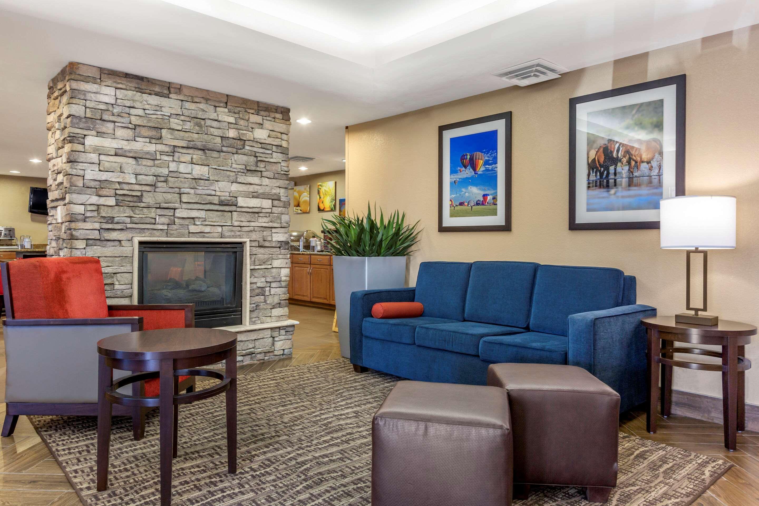Comfort Inn & Suites Phoenix North - Deer Valley Exteriér fotografie